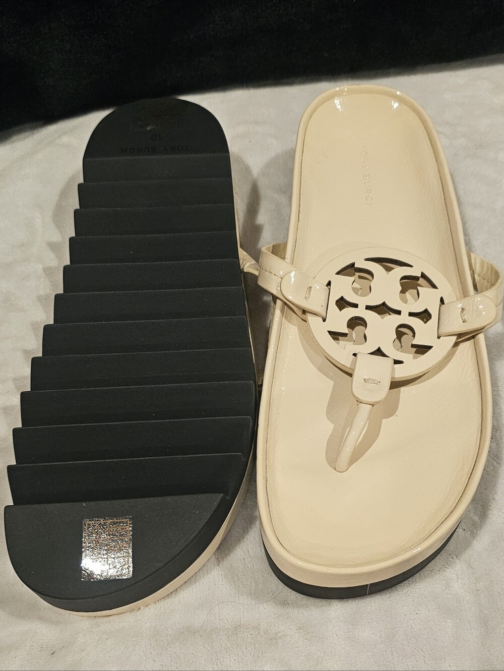 Tory Burch Cream Patent Miller Logo Cloud Thong Sandals Size-10